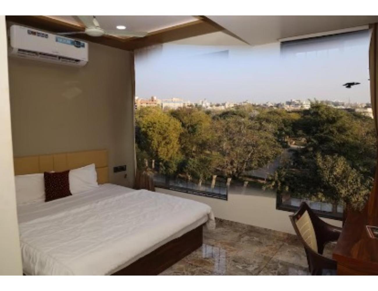 Hotel The Pill, Bhavnagar Eksteriør bilde