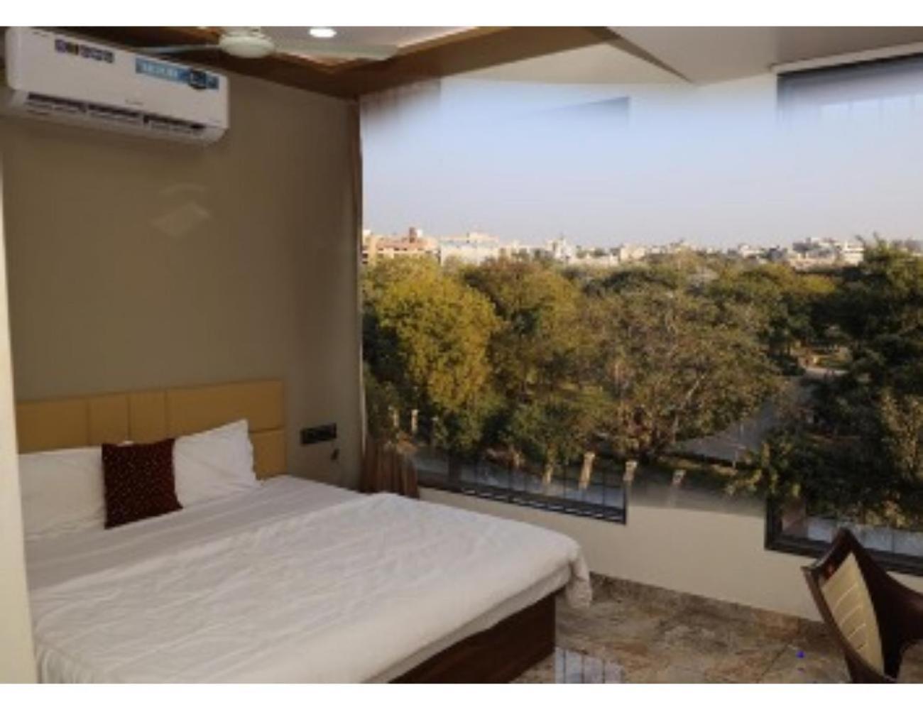 Hotel The Pill, Bhavnagar Eksteriør bilde